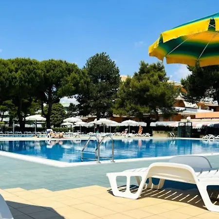 Bright Flat With Pools