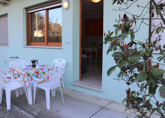 Bright Flat With Pools *