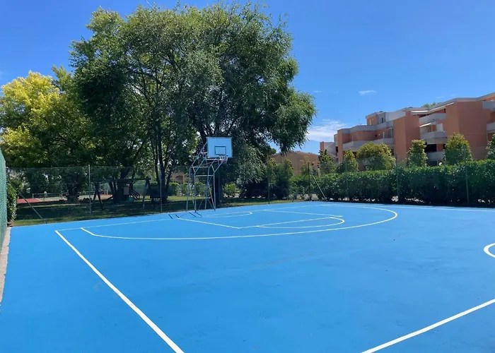 Bright Flat With Pools *